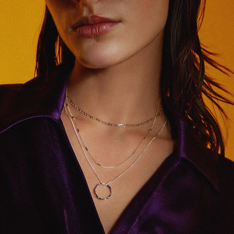 Círculo aberto | Colar de três fileiras em ouro branco